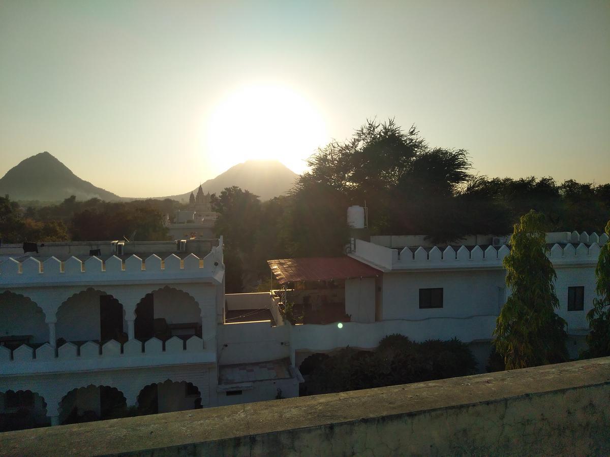 Hotel Kamal Villas Pushkar Bagian luar foto