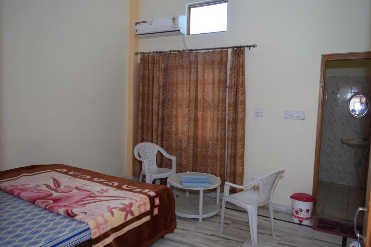 Hotel Kamal Villas Pushkar Bagian luar foto