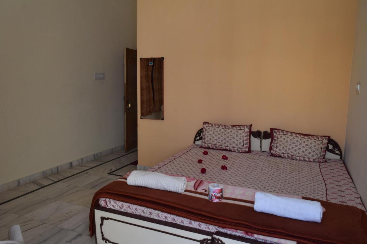 Hotel Kamal Villas Pushkar Bagian luar foto