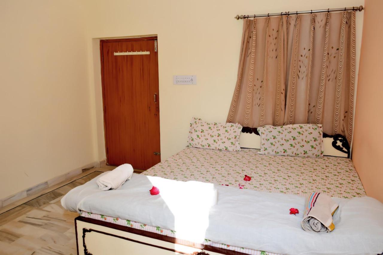 Hotel Kamal Villas Pushkar Bagian luar foto